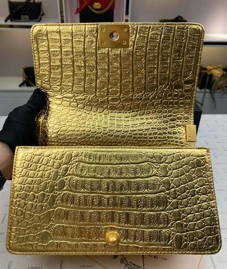 Gilt buckle series Model number: 67086 Size: W25*H14-16*D7.5