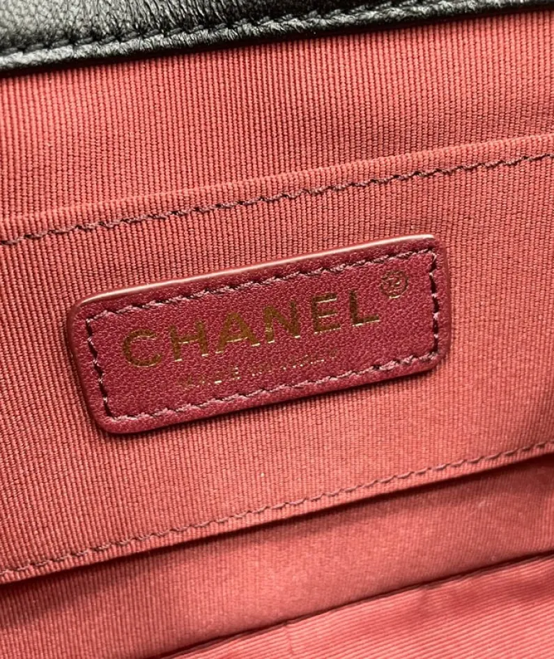 Chanel size: 12*17*4cm