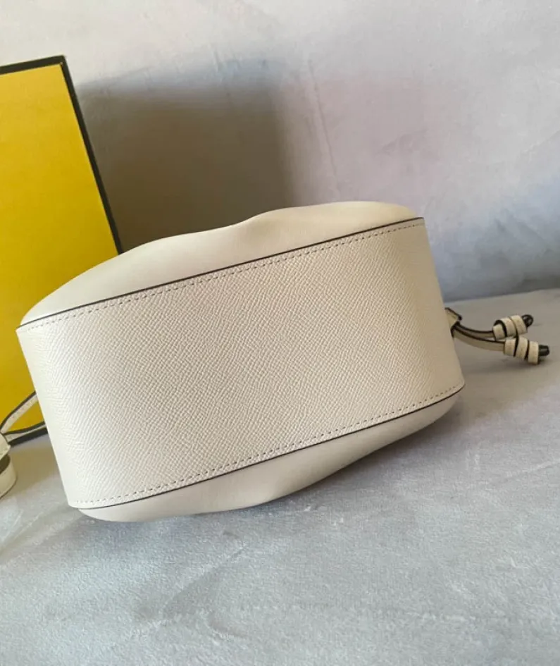 Size21.5*17*14cm