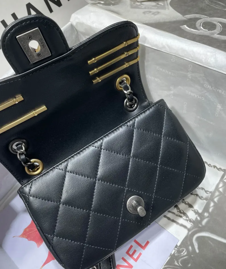Gold leather rhombus bag Size: 11x19x8cm