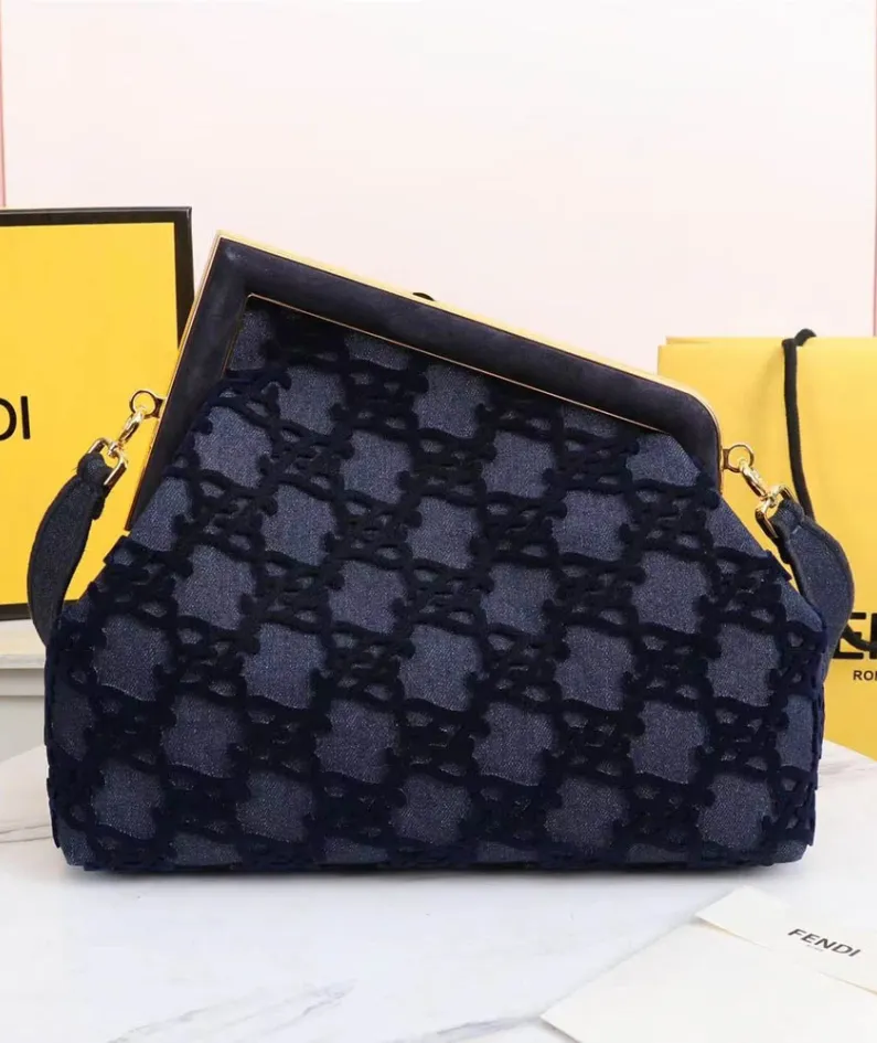 first Series Size: 32.5x15x23.5cm Item 3002