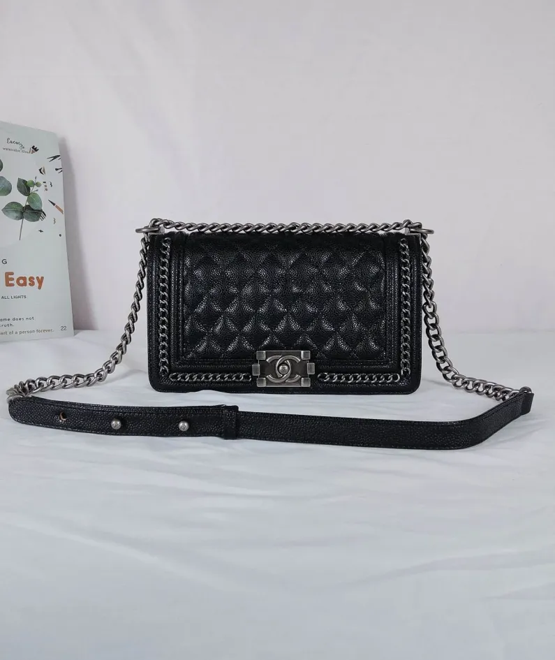 Lambskin Size: 25*16*9cm Style: 67086-2