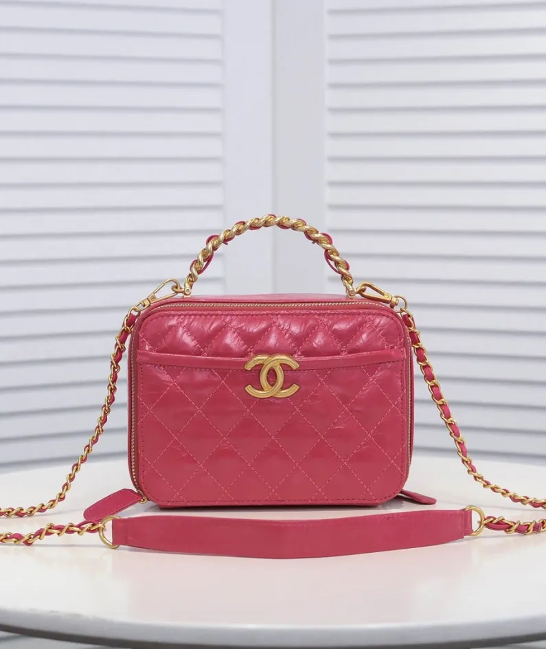 Chanel Size: Large 13.5*18.5x7.5cm Style Number: 9055