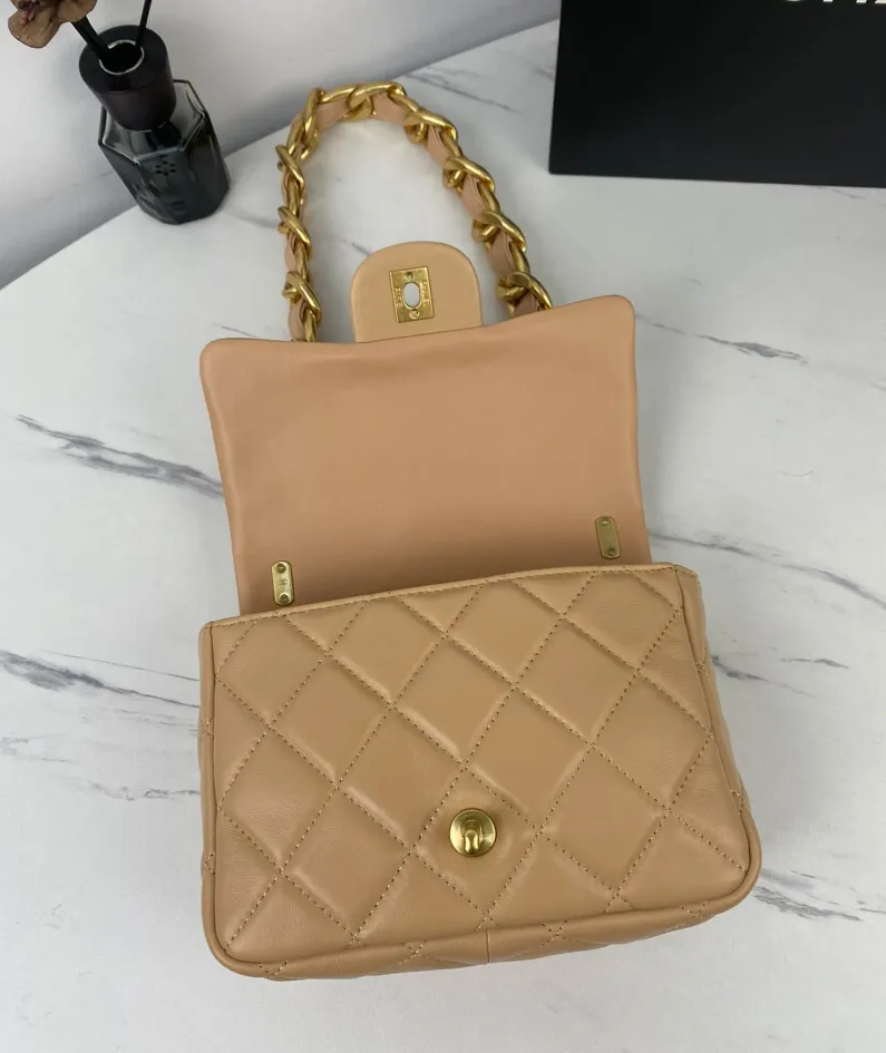 Large Gold Chain Underarm Bag Model Number: As3214