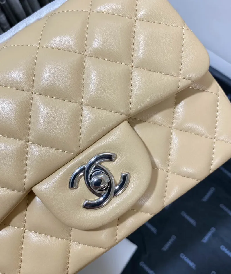 Lambskin Model: 1115 Size: 17cm