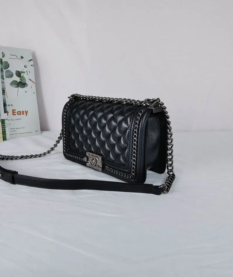 Lambskin Size: 25*16*9cm Style: 67086-2