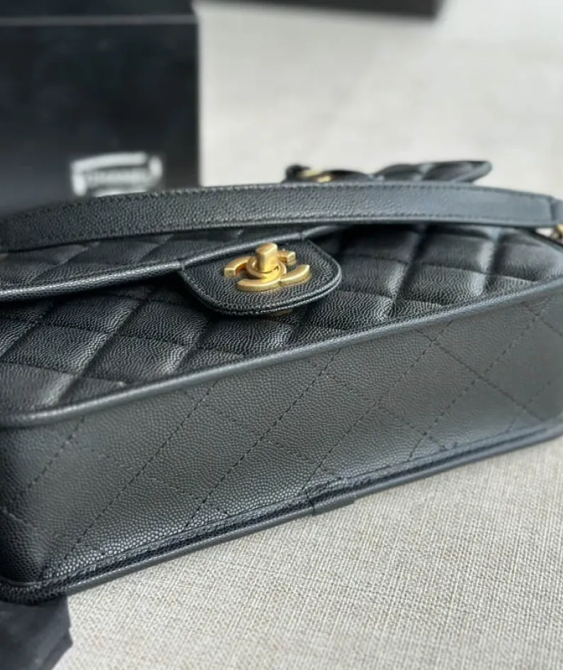 CHANEL Tofu Bun Model AS3653# Size: 25 X21.5 X7 cm 3652# 17 X20.5 X6 cm