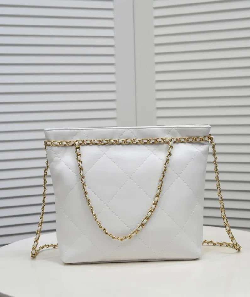 Chanel size: 31x24cm