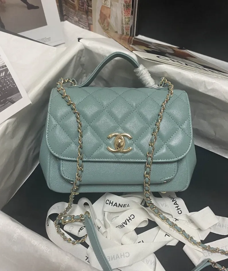 CHANEL pearl ball pattern size:19x7x14cm model number 93749