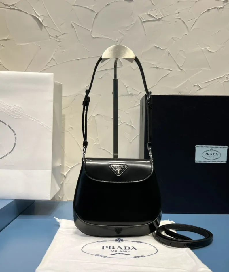 Prada Cleo Series Handbag Size: 17x14.5cm 1BH188