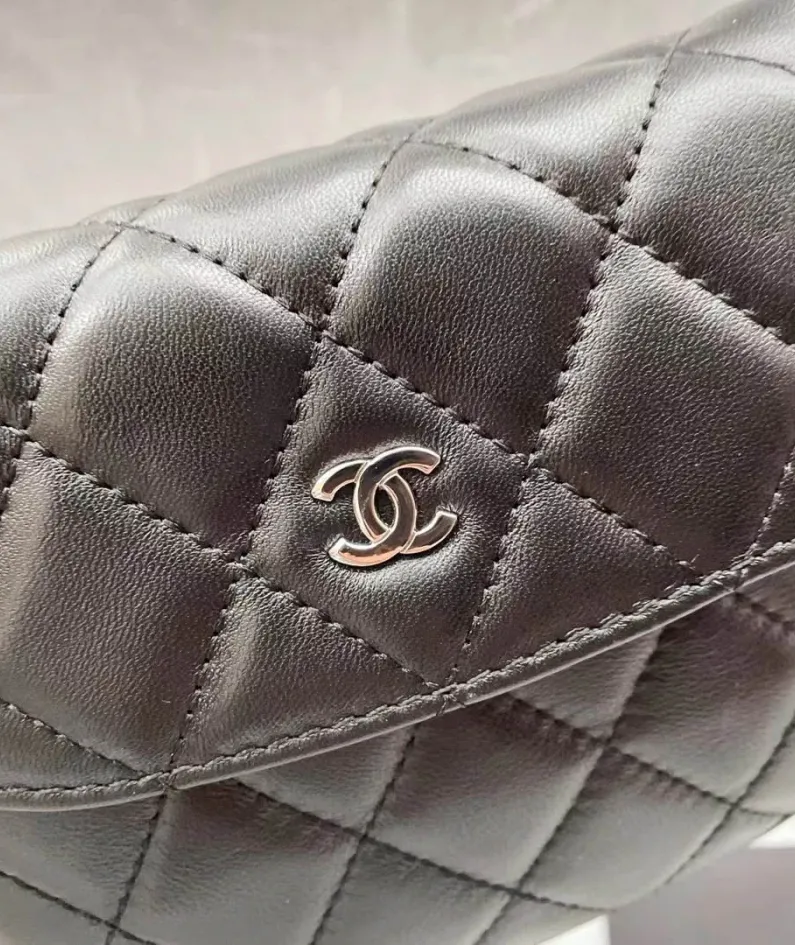 CHANEL round chain bag