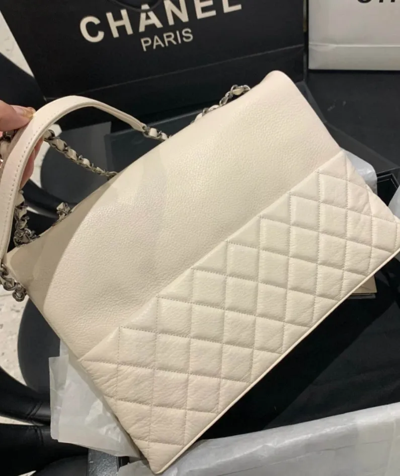 CHANEL shoulder bag Model 8095# Size: 32X7.5X19CM