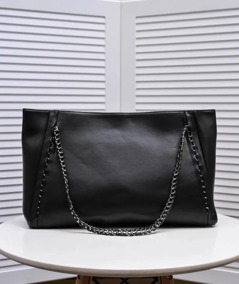 Chanel Style: 9068 Size: 42x29cm