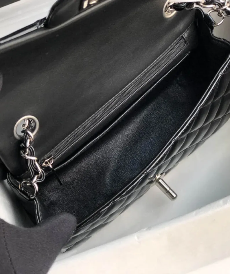 Chanel Patent Leather Pouch Model: 1116 size: 20cm