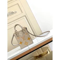 Louis Vuitton Size: 14.0 x 17.0 x 5.0 cm