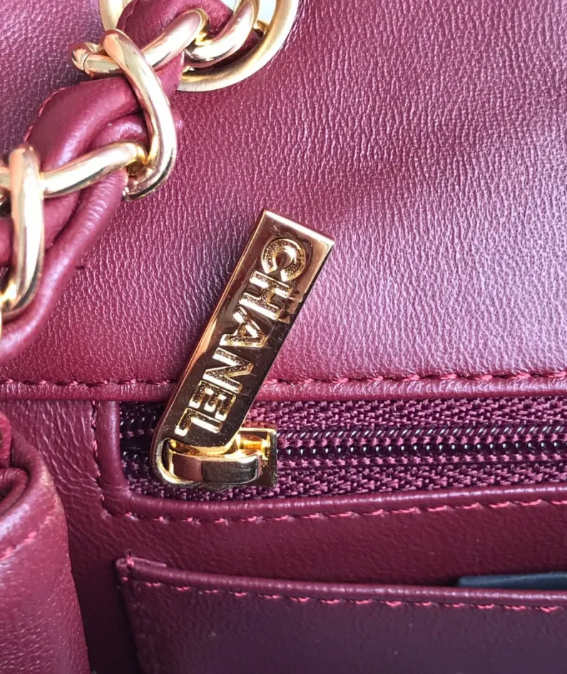Lambskin Small Bag Size:20X13x7cm Model: 1116
