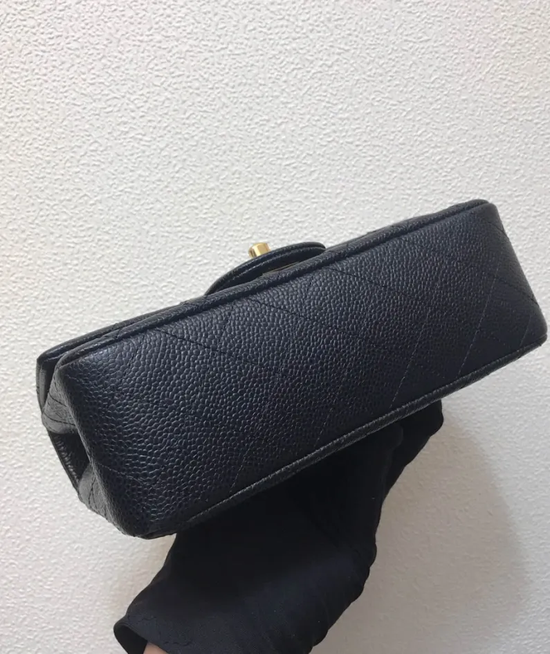 Chanel size: 20cm