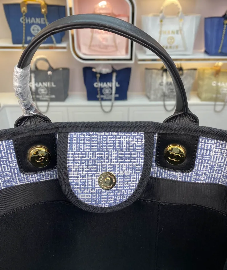 Chanel One Shoulder Handbag Size: 38*30*20 Style: 8820