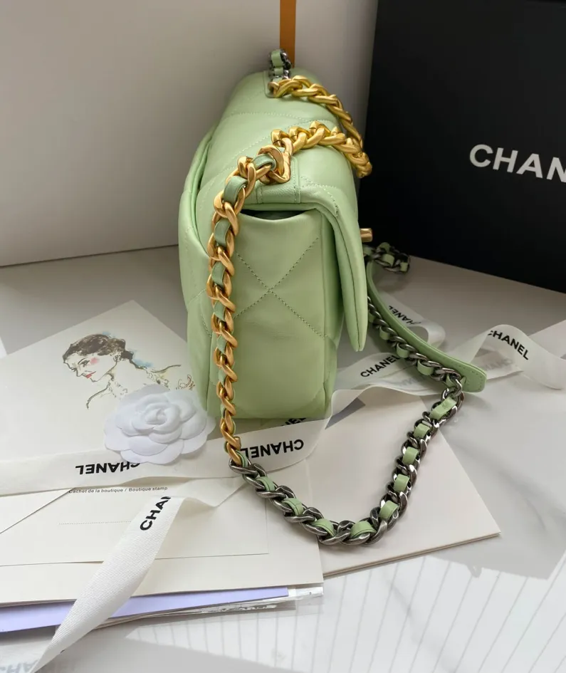 Chanel Model: S1160 Size: 26cm