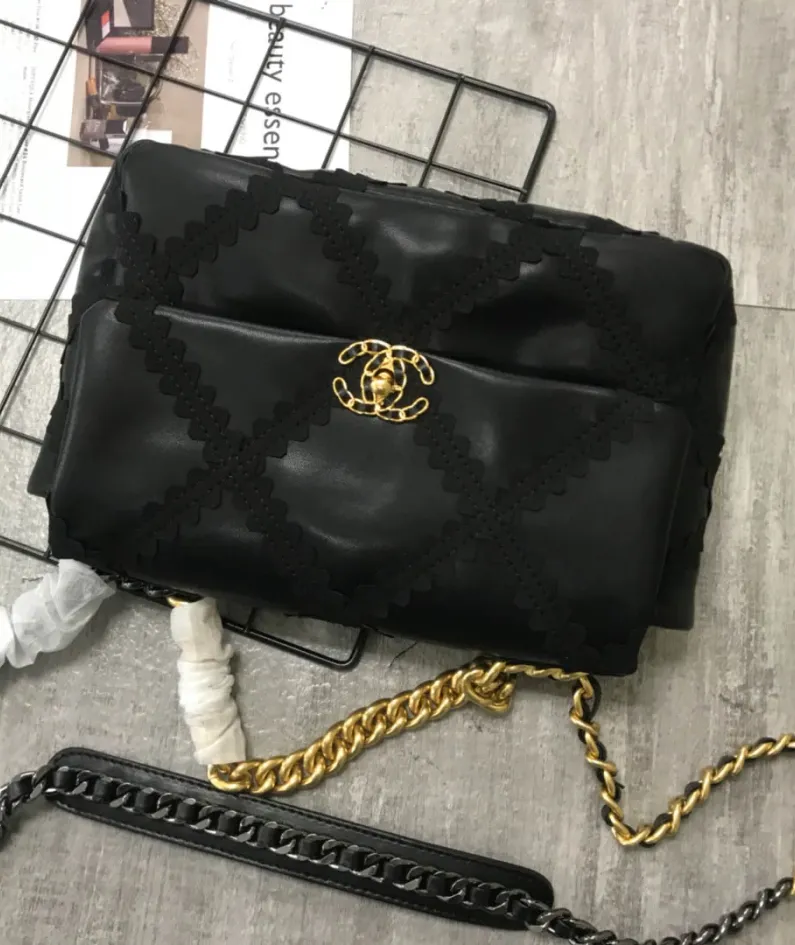 Handbag Size: 30/21/10