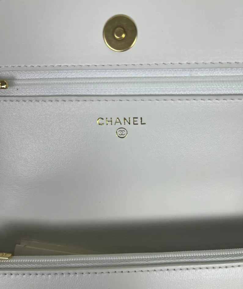 Chanel Stewardess Bag Size: 19cm Style: AP3009