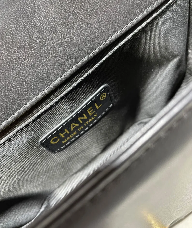 CHANEL Wrist Bag Model: 67086-1 Size: 25