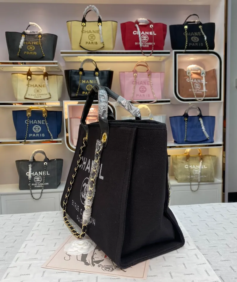 Chanel One Shoulder Handbag Size: 38*30*20 Style: 8820