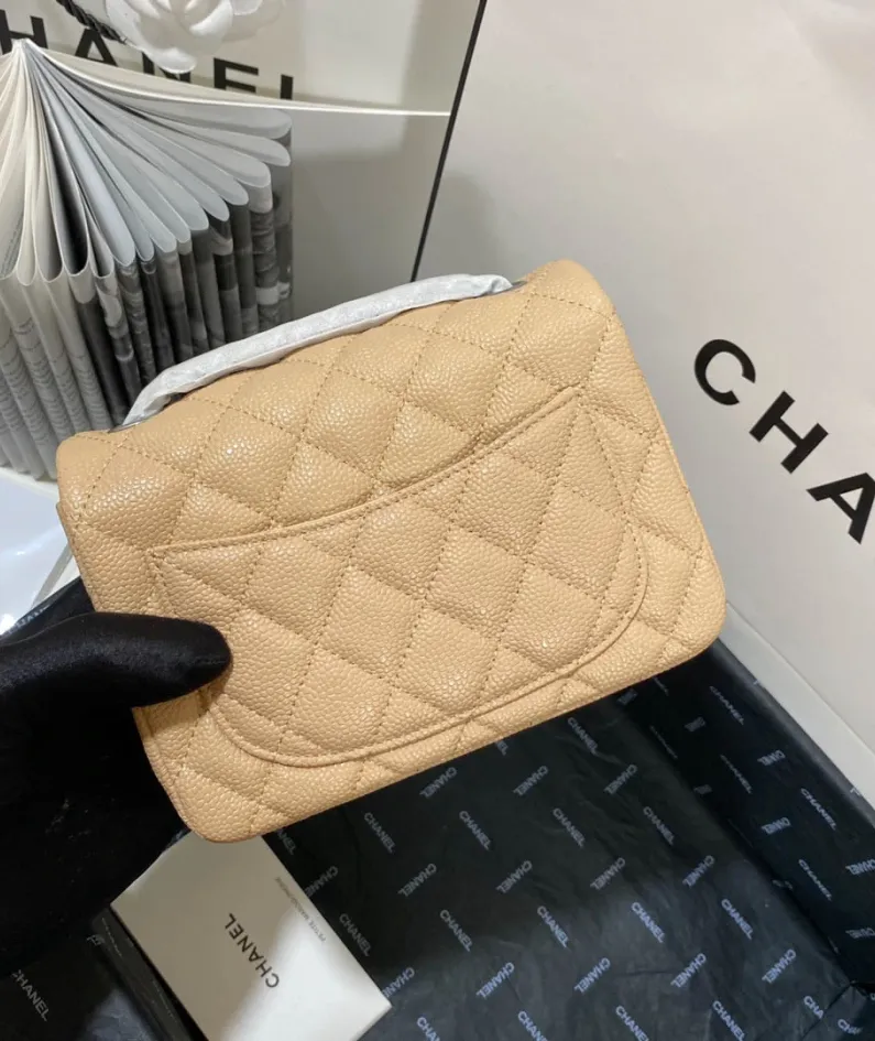 Lambskin Model: 1115 Size: 17cm