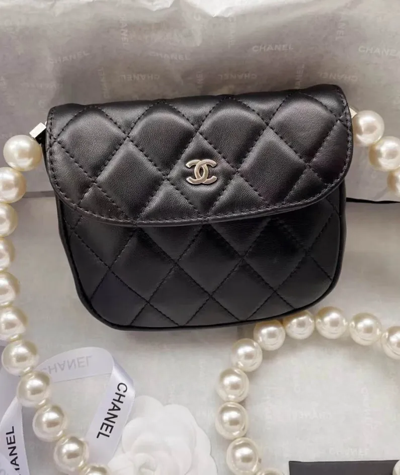 CHANEL round chain bag