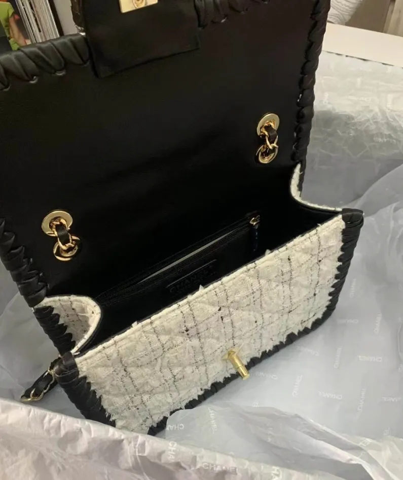 Chanel Tofu Bun Size: 22cm Style: AS2496