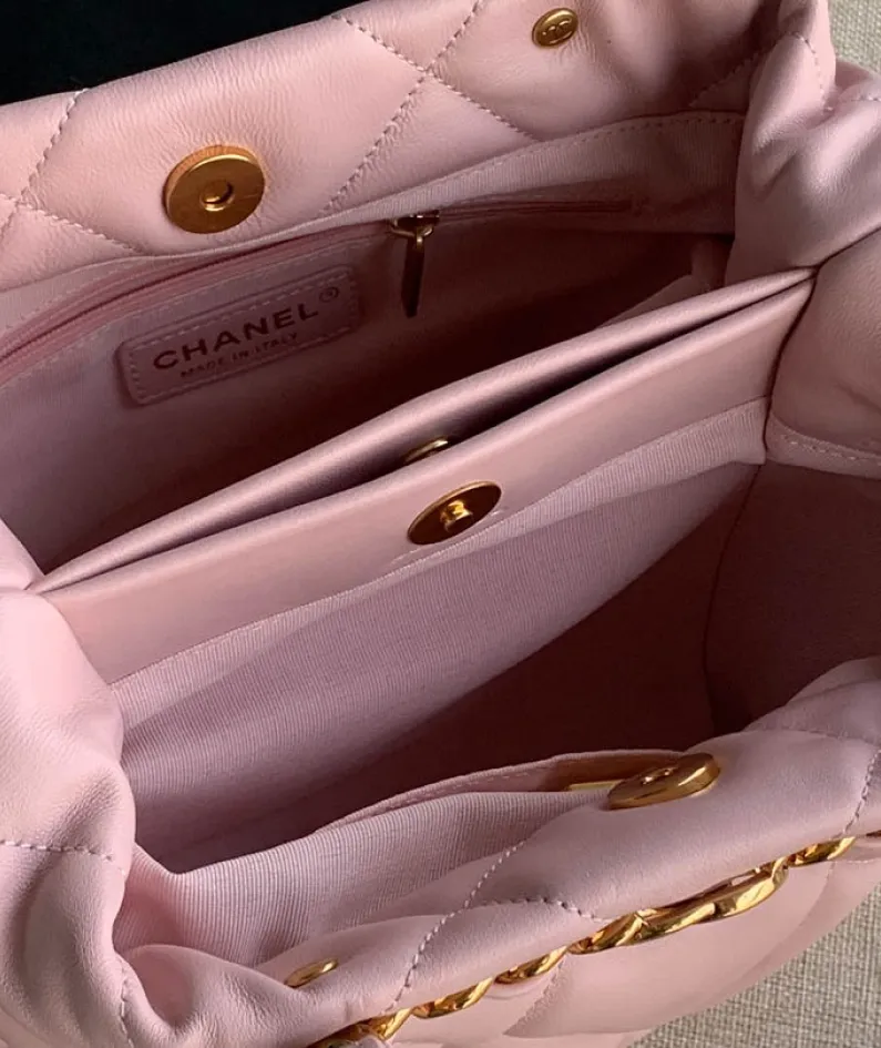 CHANEL Model: AS3502 Size: 24X29X10Cm