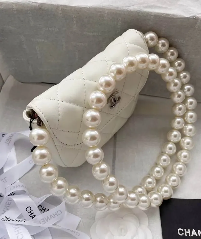 CHANEL round chain bag