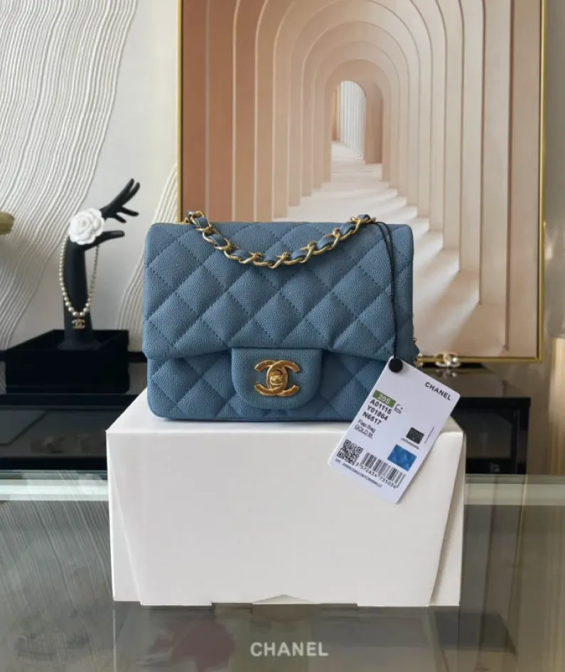 Light Silver Metal Bag Size: 17cm Ident No.: 01115
