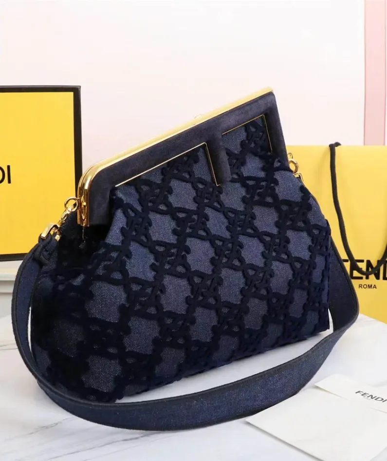 first Series Size: 32.5x15x23.5cm Item 3002