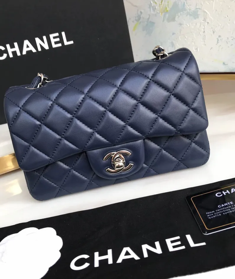 Lambskin Small Bag Size:20X13x7cm Model: 1116