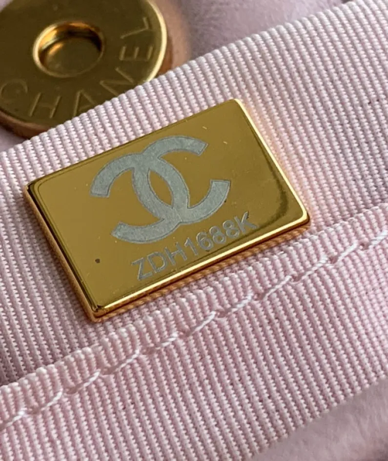CHANEL Model: AS3502 Size: 24X29X10Cm