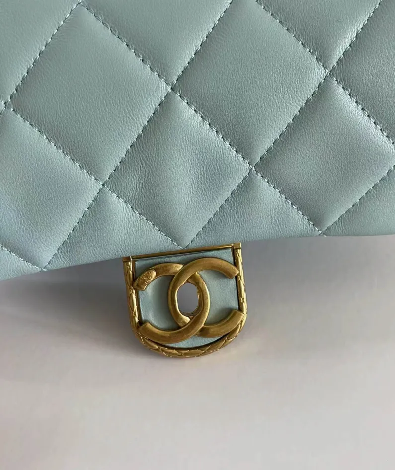 CHANEL Model: AS3473# Size: 13207cm