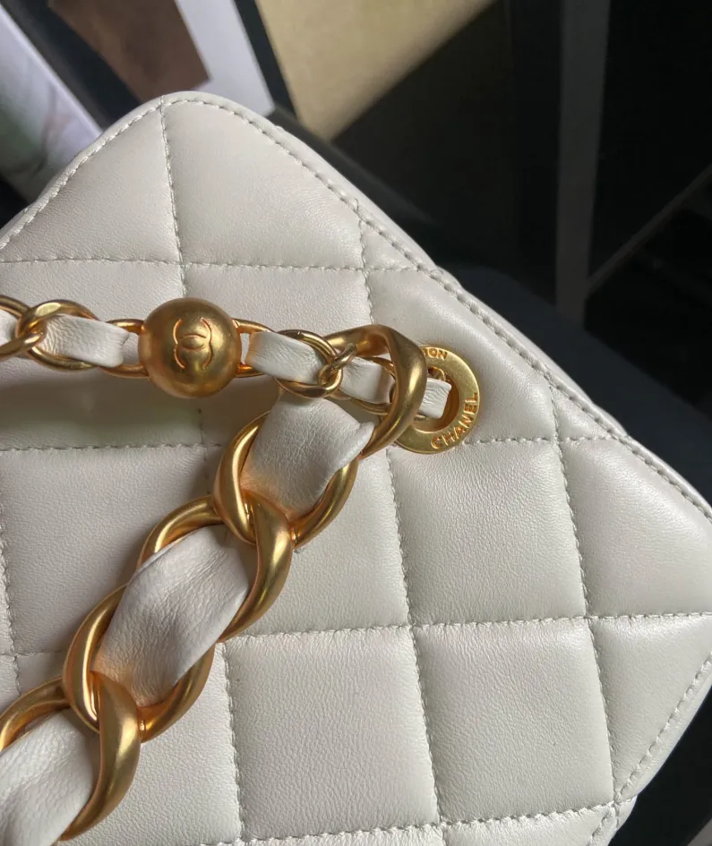 CHANEL size 16.5/16.5/15
