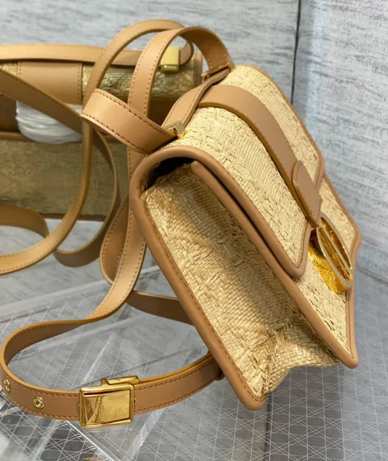 Montaigne 30 size:24*18*5cm