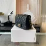 Light Silver Metal Bag Size: 17cm Ident No.: 01115