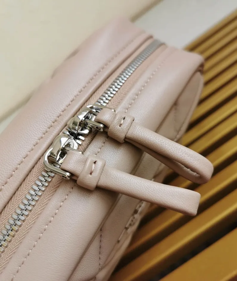Prada shoulder bag Size: 13.5x21cm 1BH141