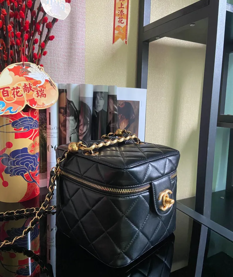 CHANEL Portable ️ Crossbody Size: 16.5*16.5*15