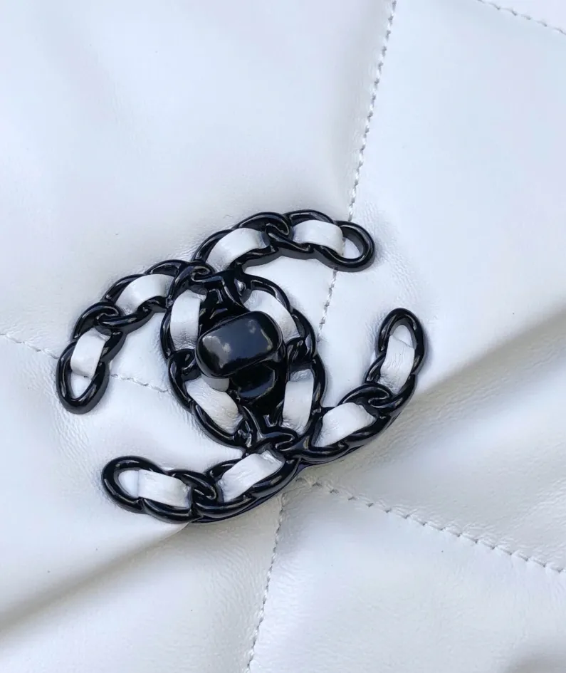 Chanel Model: S1161 Size: 30cm