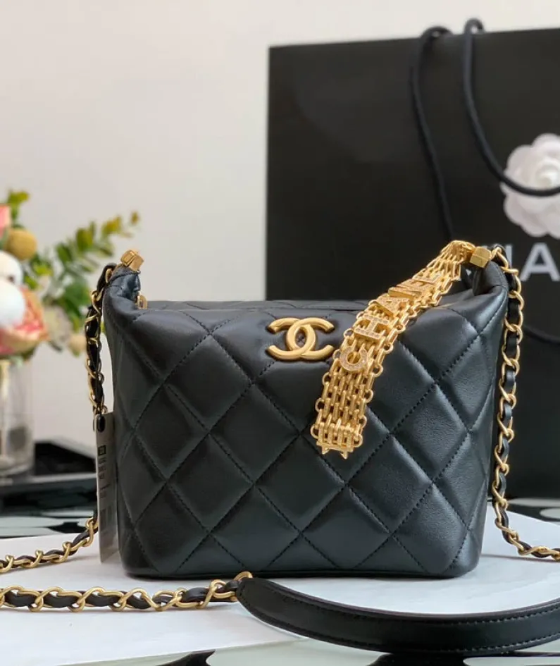 Lamb Leather Metal Chain Size: 18*21*12cm0026