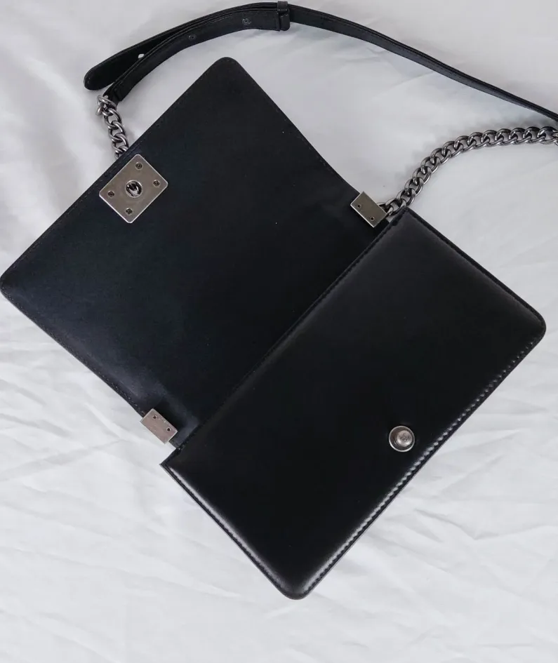 Lambskin Size: 25*16*9cm Style: 67086-2