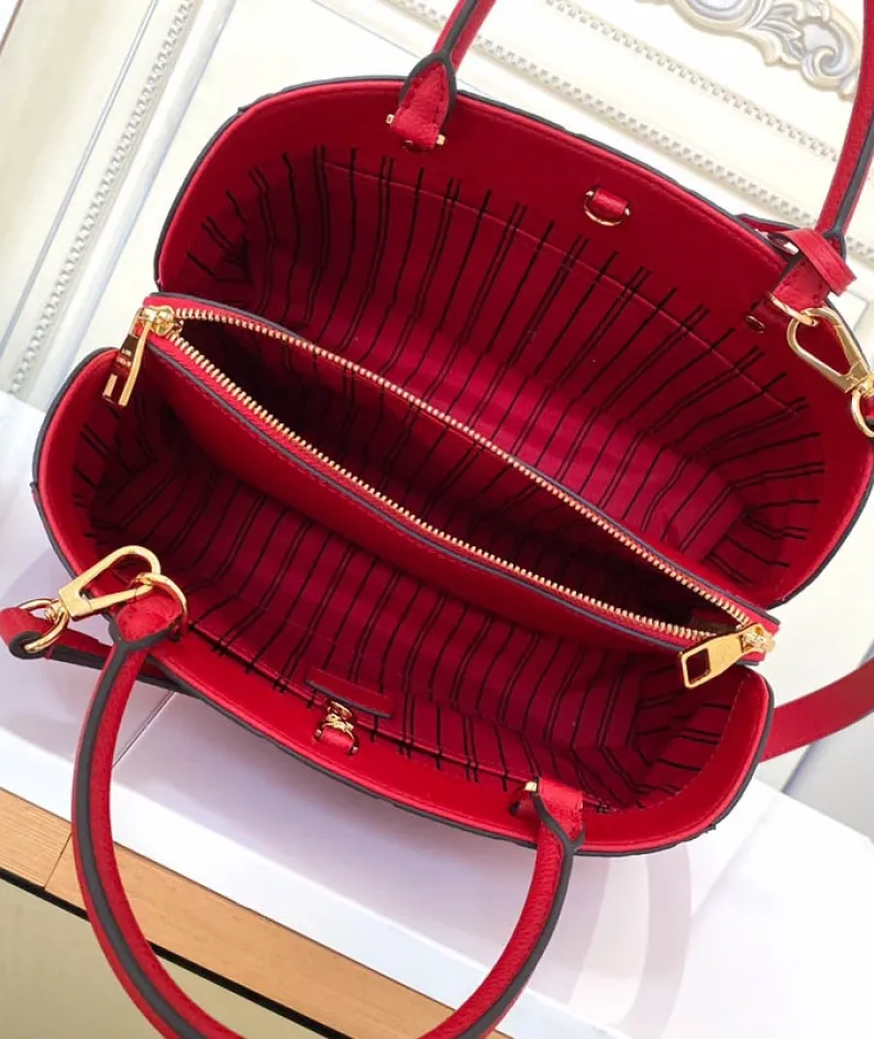 Louis Vuitton size: 33x23x15cm