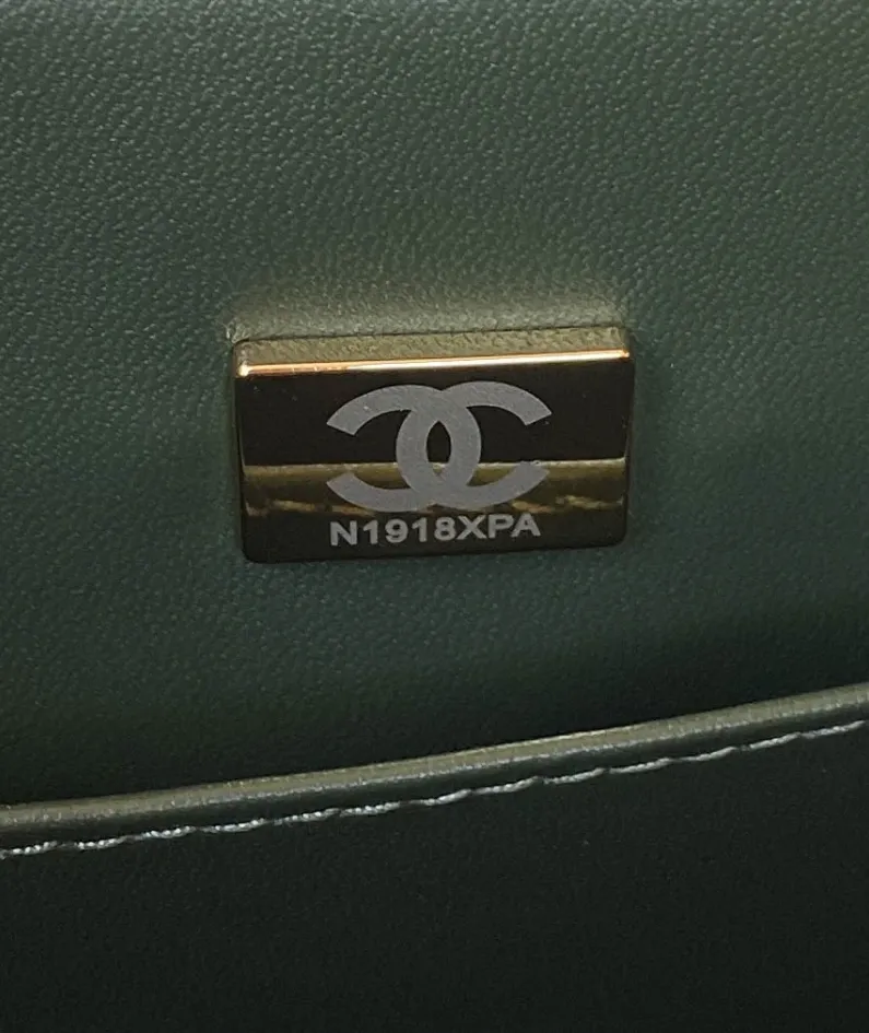 Chanel sheepskin size: 18X19.5X9.5cm