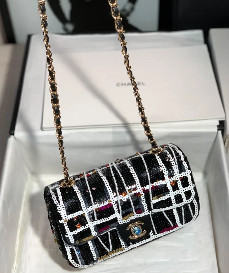 Crossbody Bag Size: 19 Cm