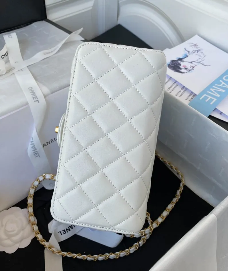 Chanel sheepskin size: 18X19.5X9.5cm