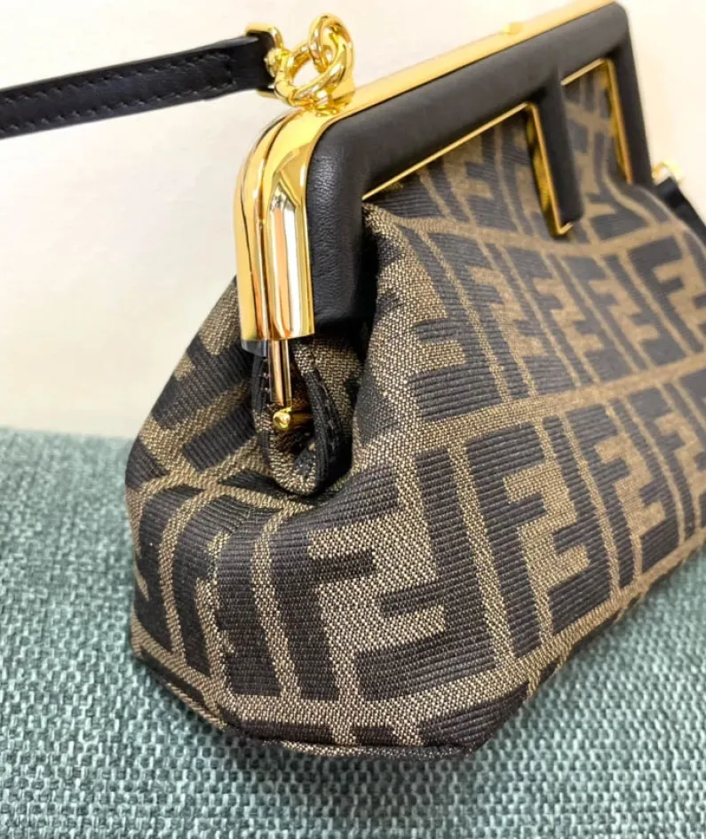 FEND1 First Size: 32.5x15x23.5cm 26x9.5x18cm